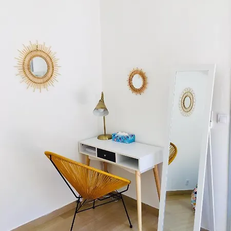 Superbe Dernier Etage Avec 2 Terrasses En Plein Centre * 昂蒂布